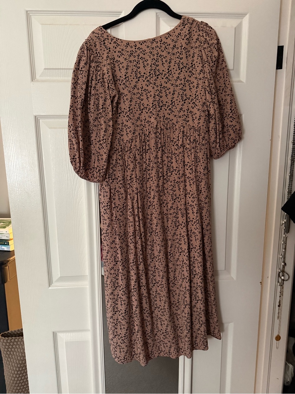 saltwater LUXE Floral V‑Neck Midi Dress - Picture 6 of 11